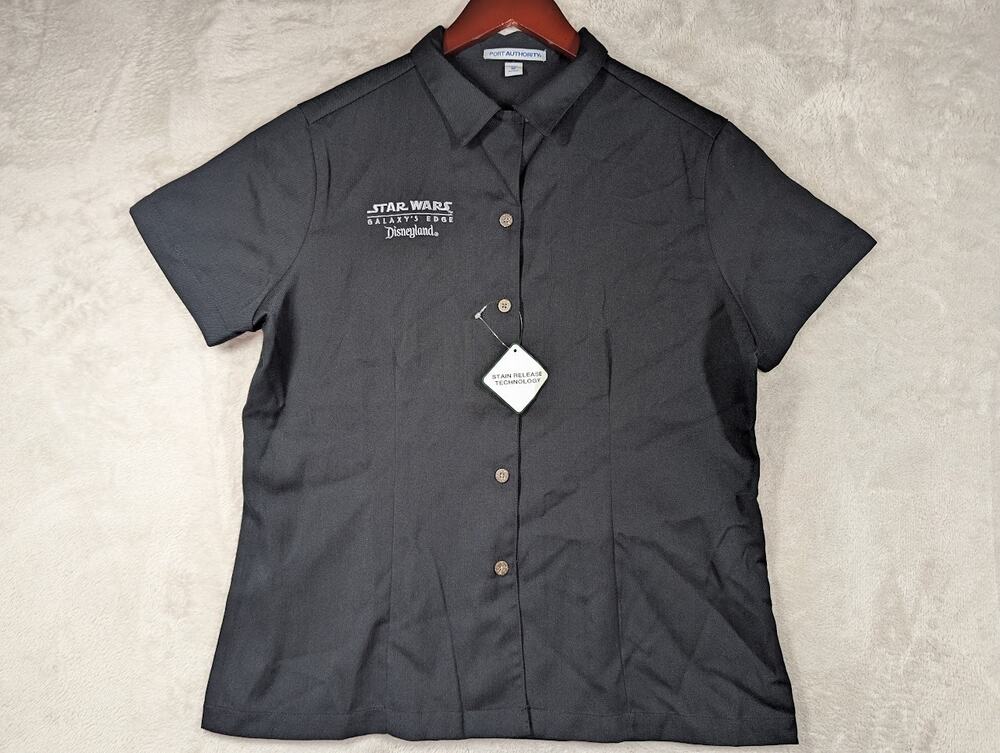 Star Wars Galaxy's Edge Disneyland Cast Member Short Sleeve Button Women MEDIUM